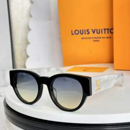 Picture of Louis Vuitton Sunglasses _SKUfw77169832fw